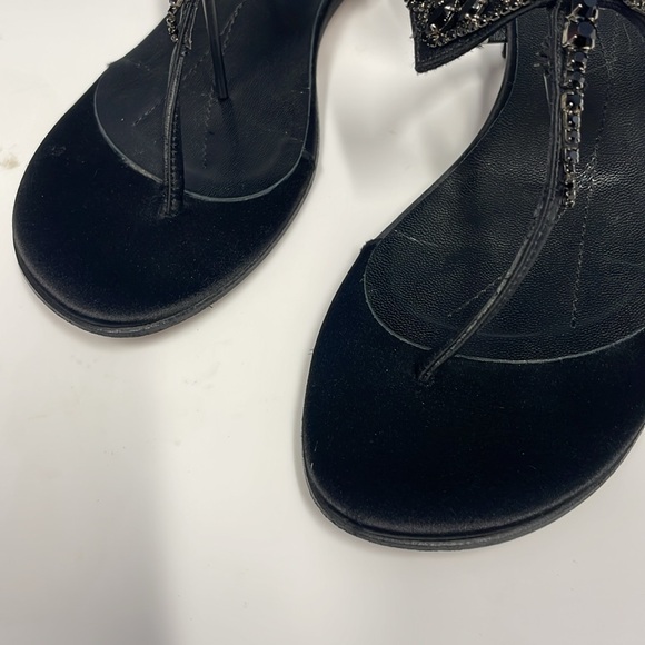 KATE SPADE. Woman’s. Leather butterfly gem size 8. Excellent condition - Picture 3 of 10